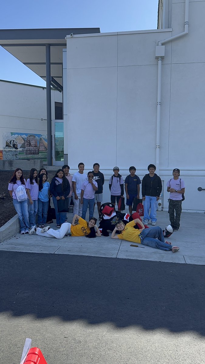 CalStateEastBay's tweet image. This weekend, we joined the CSU System and OUSD for College Day at Fremont High in East Oakland! 

Here, East Bay (with help from Perry 🦅) showed future Pioneers how to make Hayward their next stop on their educational journey with our Guaranteed Admissions program!