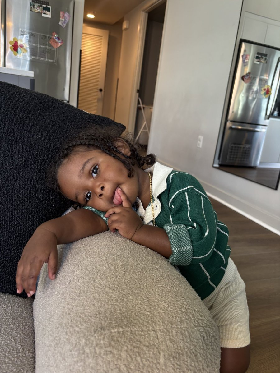 Someone get this kid an <a href="/OldNavy/">Old Navy</a> deal🤣🔥🔥🔥🔥🔥