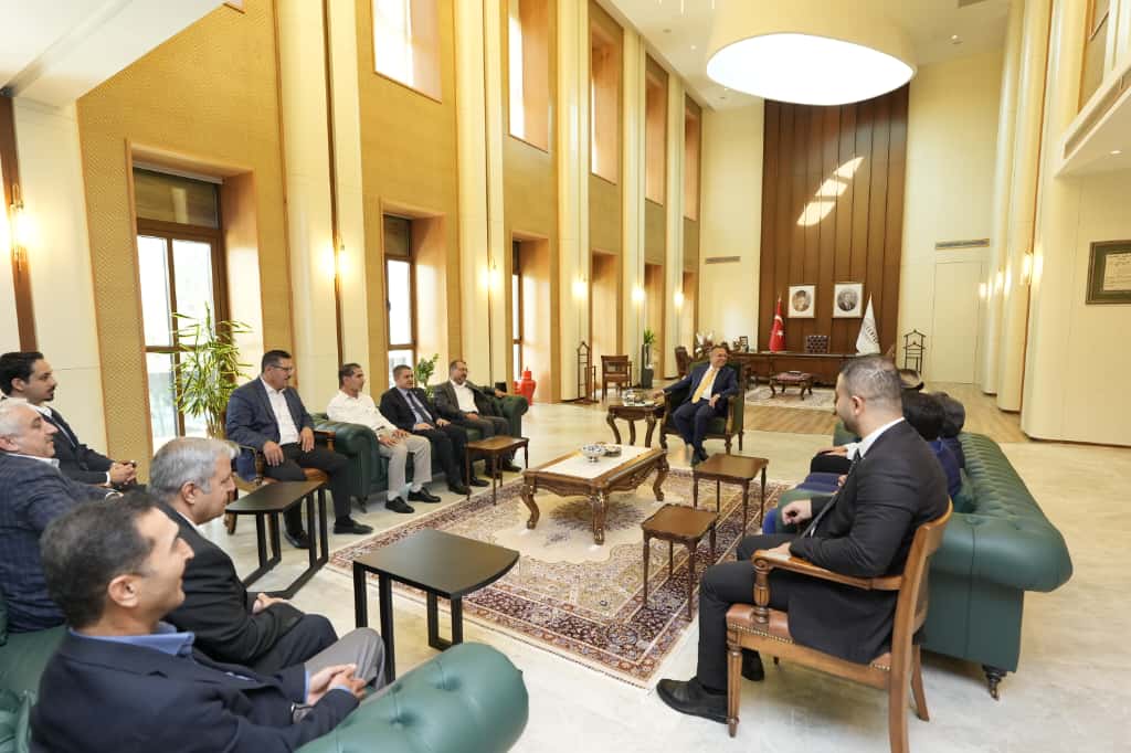 polat_beyhan's tweet photo. Gaziantep Memur-Sen'e bağlı hizmet kolu başkanlarımızla Valimiz Sayın Kemal Çeber’i ziyaret ettik.  Misafirperverliklerinden dolayı kendilerine teşekkür ederiz. https://t.co/wcOv8HuLpJ