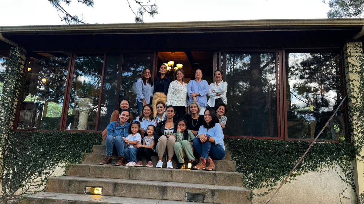 🇲🇽🤝 Durante su  encuentro con nuestra comunidad en Honduras, la Embajadora Peón reafirmó  su compromiso inquebrantable con las y los mexicanos en el exterior. Su labor es un puente constante de apoyo y protección para quienes se encuentran lejos de casa.