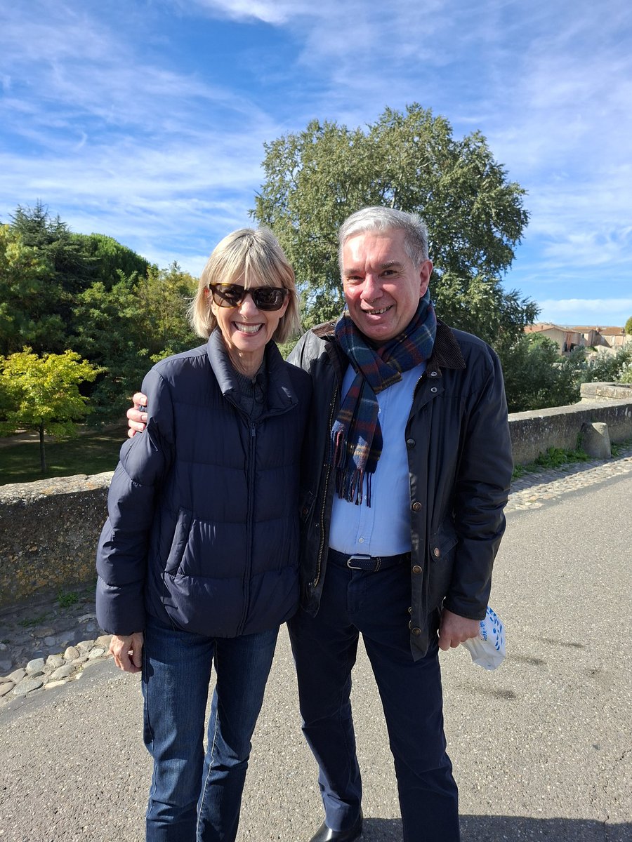 [Entre Cité et Bastide]
Ce fut un grand plaisir de retrouver ce matin au milieu du Pont-Vieux à  #Carcassonne, la talentueuse #KateMosse venue célébrer les 20 ans de son best-seller #Labyrinth
<a href="/TourismeCarca/">Tourisme Carcassonne 🏰</a> <a href="/CarcaInfos/">Ville de Carcassonne</a>