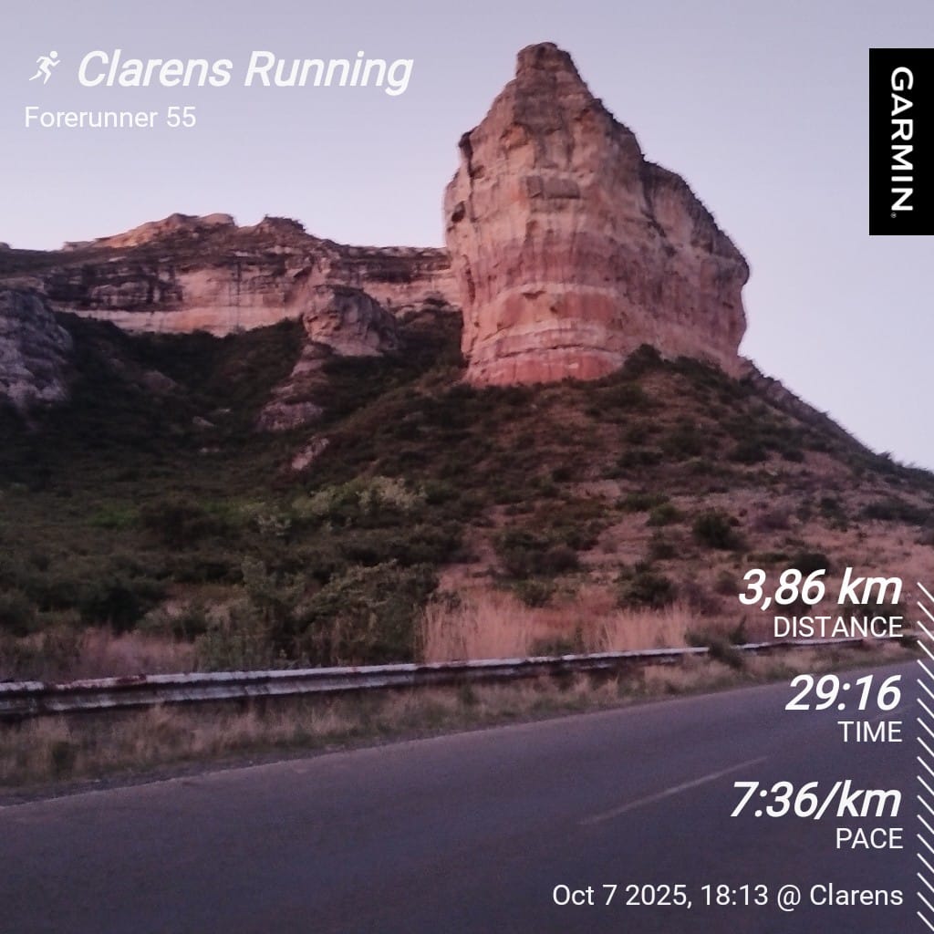 Tyranjf's tweet photo. #ChoosedayAfternoonTherapy #NiceAndEasy #RWSAC @RunningWithTum1 #Road2CapeTownMarathon https://t.co/bYS6DfBAUA