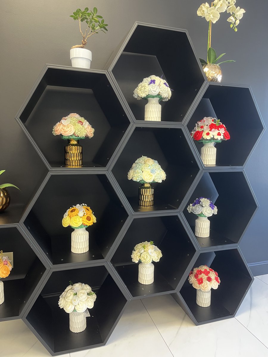 RepJoeWebster's tweet image. My staff had a great time last week at the ribbon cutting for Baked Bouquet, a new business in Trappe that turns cupcakes into edible bouquet arrangements. Our communities thrive when we welcome new businesses, and I’m glad that Baked Bouquet is now a part of ours!