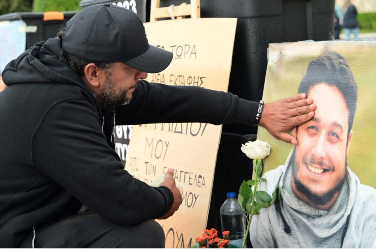 Αγοράκι μου, σήμερα σε πιάνω και είσαι ζεστό. Ζωντάνεψες, παιδί μου. Μόλις σε άκουσα να λες «μπαμπά, νίκησες».