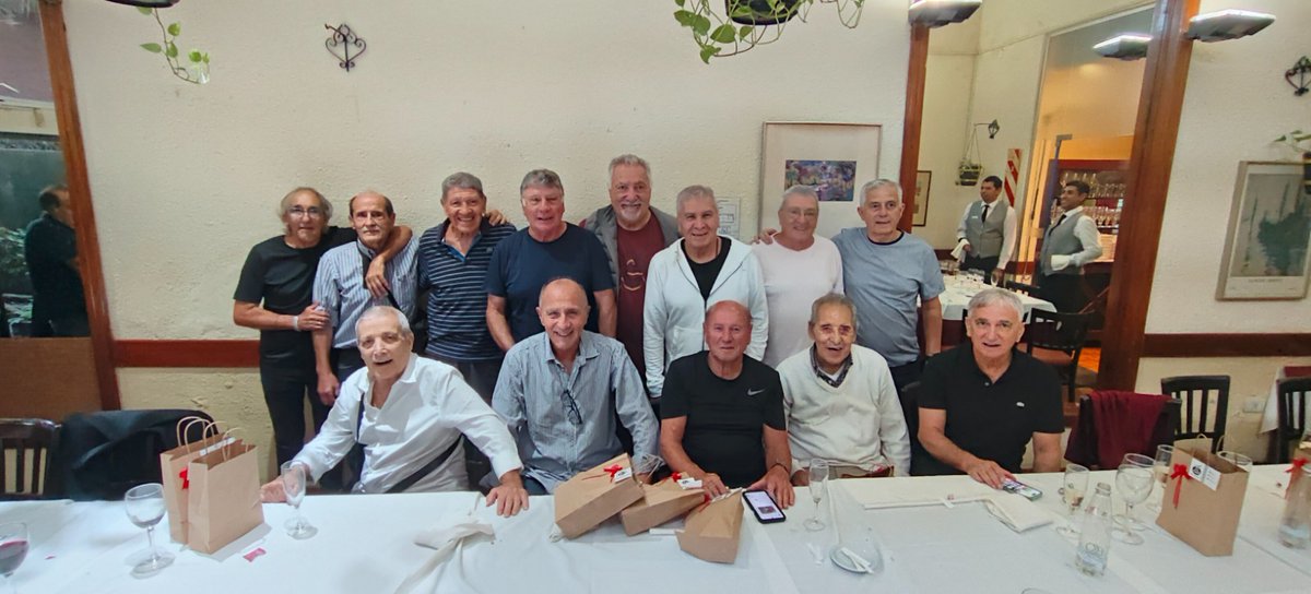 Lamento profundamente el fallecimiento de Daniel Buglione, campeón con Huracán en 1973.
Un defensor que honró la camiseta del Globo con compromiso, entrega y respeto —dentro y fuera de la cancha—.
Mis condolencias a su familia, amigos y a todo el pueblo quemero, que hoy lo