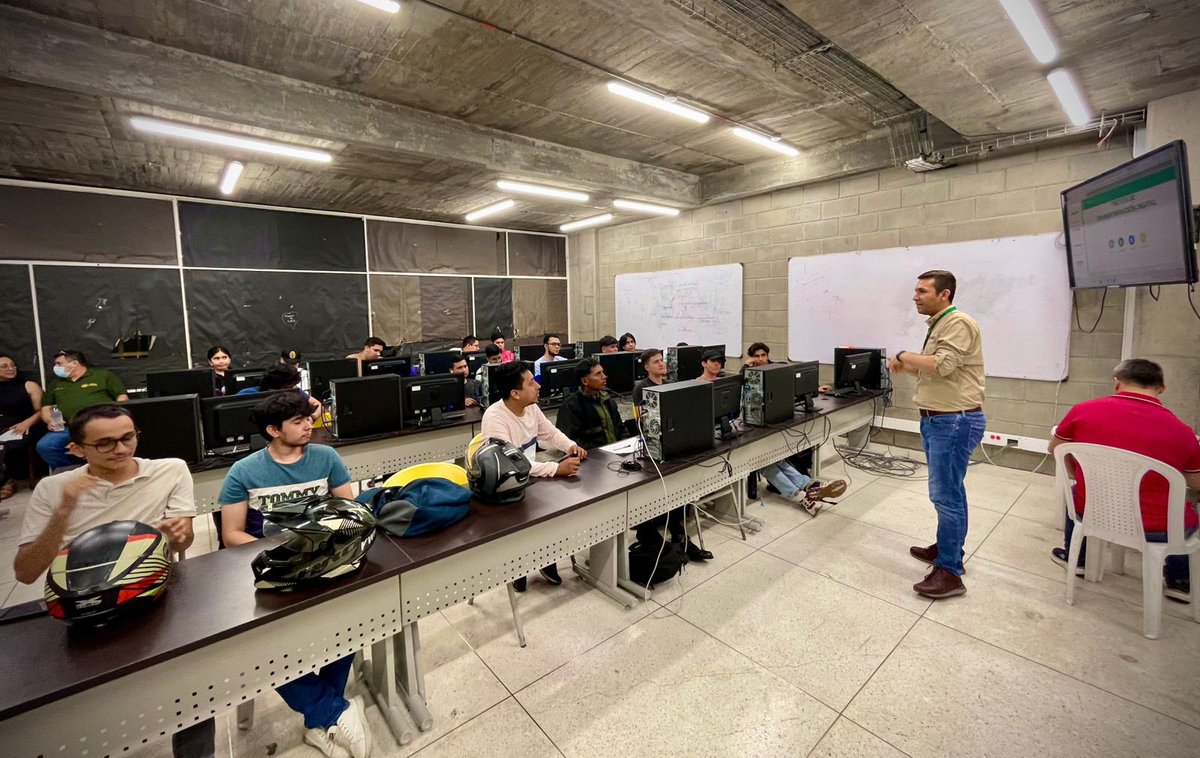 GobMeta's tweet photo. 💡Socializamos con estudiantes de Ingeniería de Sistemas de la Fundación Universitaria Compensar, la estrategia  #RetosDeTransformaciónDigital.
🎓 Esta universidad se sumó a la iniciativa que conecta academia, sector productivo y Gobierno para impulsar soluciones tecnológicas.🚀 https://t.co/60rGYIzDpZ