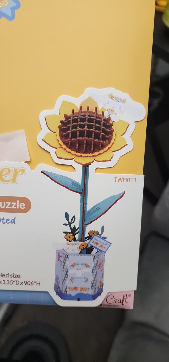 SoundwaveHail's tweet image. Stress built a wooden flower and a lego scorpion the other night