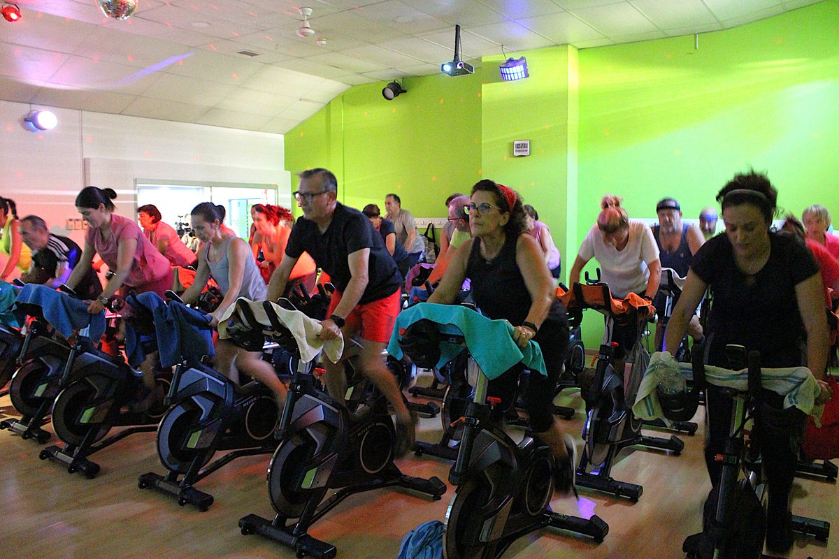 Durante septiembre hemos renovado por completo las salas de fitness y ciclo indoor, con nuevas máquinas BH, mejor iluminación 💡 y un pintado integral que da un aire más moderno y cómodo al espacio.