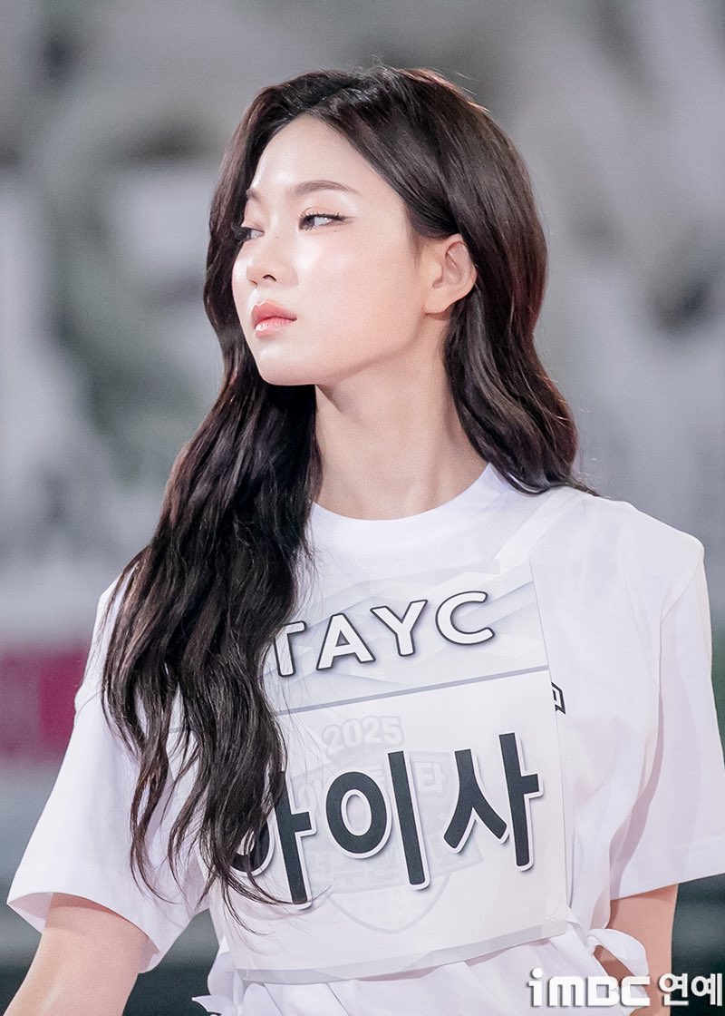 iconicstayc's tweet image. 2025 ISAC BEHIND PHOTOS

#STAYC #스테이씨 #ISA #아이사