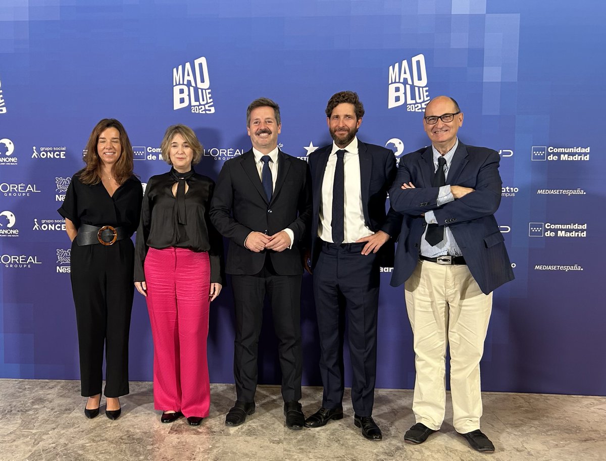 depacoserrano's tweet photo. Como cada año, #MadBlue reconoce a las personas, empresas e instituciones que destacan por su compromiso con la innovación y el progreso en unos galardones que cuentan con el apoyo de la @ComunidadMadrid e @Hispanidad2025.
¡Enhorabuena a todos! Gracias, Luis Prieto. https://t.co/rc0cqddzYY