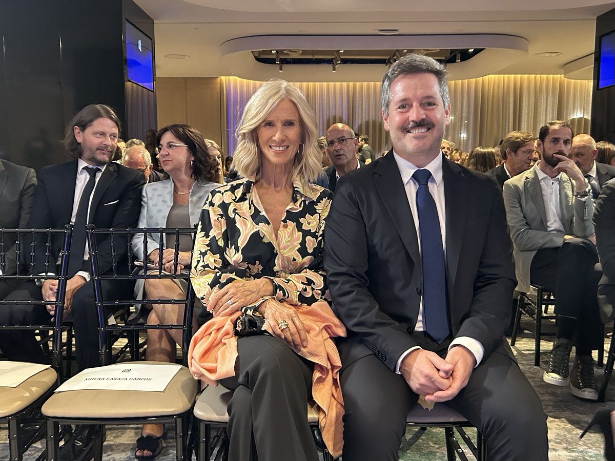 depacoserrano's tweet photo. Como cada año, #MadBlue reconoce a las personas, empresas e instituciones que destacan por su compromiso con la innovación y el progreso en unos galardones que cuentan con el apoyo de la @ComunidadMadrid e @Hispanidad2025.
¡Enhorabuena a todos! Gracias, Luis Prieto. https://t.co/rc0cqddzYY