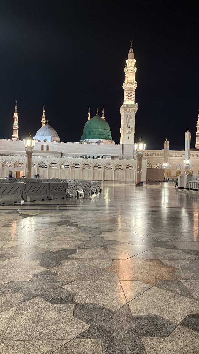 Hadithoftheday's tweet photo. Quiet moments in Madinah https://t.co/Hpf0ROiEK4