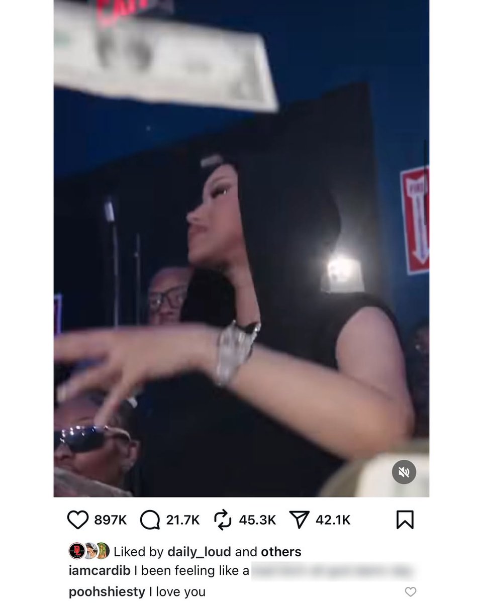 egiptusENT's tweet image. Pooh Shiesty just dropped an “I love you ❤️” under Cardi B’s post — only 24 hours after being released from prison 👀 

He served 3 years behind bars, and fans still remember his 2022 comment on her IG Live: “I’m 5 mins away, open the door”

#USA #PoohShiesty #CardiB #viral #fyp