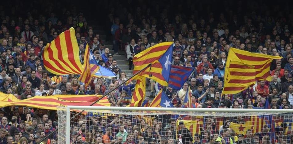 ‼️ Explicat al Tu Diràs 🎙️@rogersaperas

El Barça presentarà pròximament la nova Grada d’Animació.

👉 Els grups d’animació s’han reunit amb el club però desconeixen les conclusions del procés participatiu.

👉 El club valora incloure-hi joves de la llista d’espera d’abonaments.