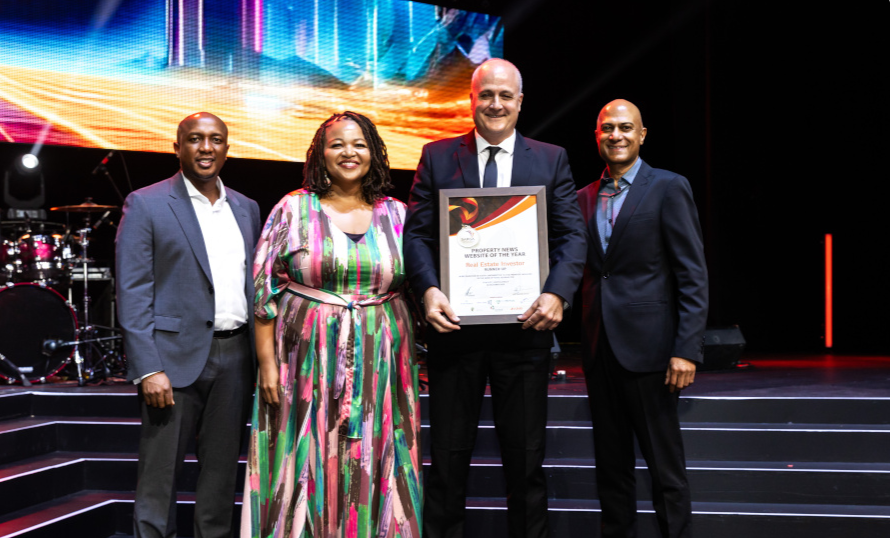 NealePetersen's tweet photo. https://t.co/QrBNUvtZQW wins SAPOA 2025 Runner-Up: Property News Website of the Year! 🏆 

Eight-time SAPOA awardee — proving disciplined, data-driven journalism still wins.

Catch the highlights: https://t.co/Fvc2geskqy https://t.co/qkzhgrjWaJ