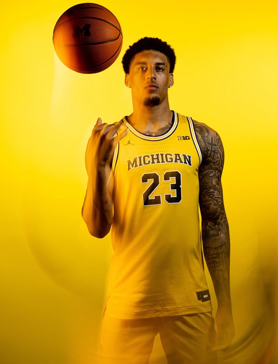 CBB Future Prop #1

Yaxel Lendeborg to win John R. Wooden Award +1000 1U

❤️ if tailing #cbb #prizepicks #cbbets #gambling #bets