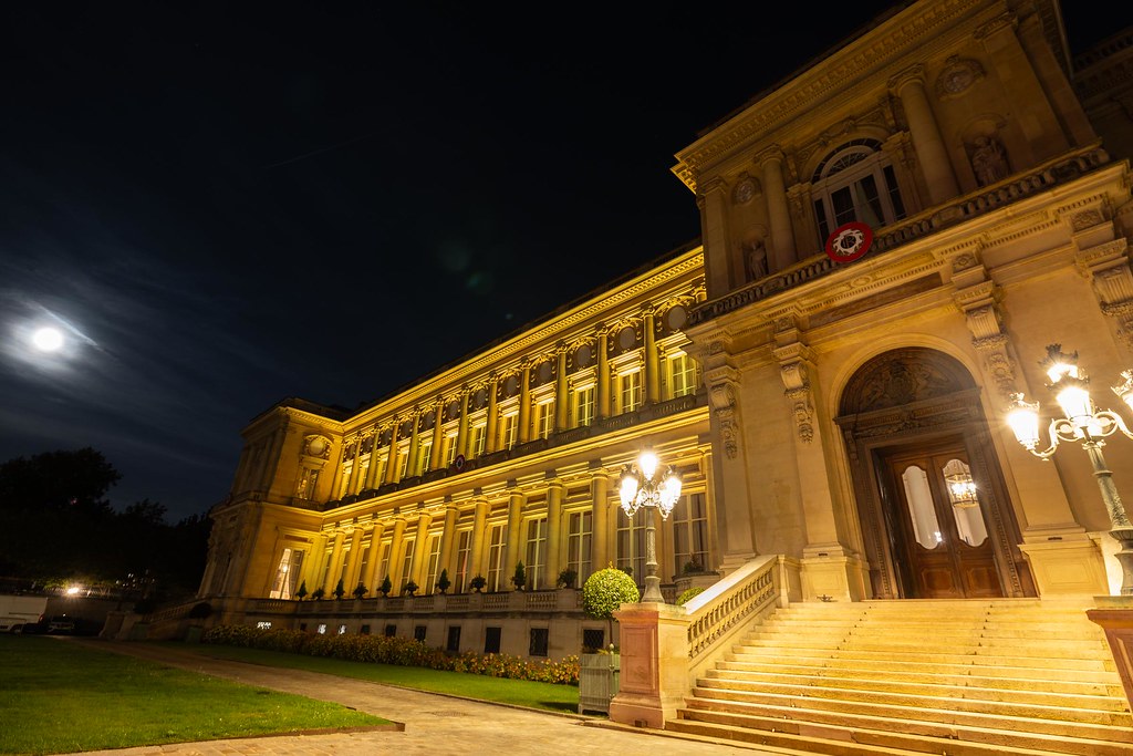 Le Quai d’Orsay s’éclaire en jaune ce soir.
En mémoire des vies fauchées le #7octobre, et en solidarité avec leurs familles et leurs proches.