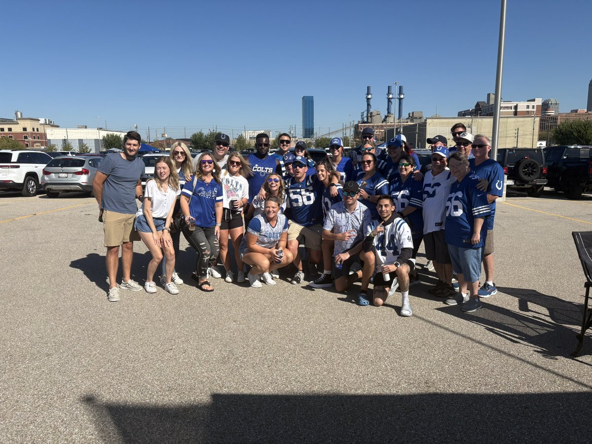 AGsplash_'s tweet image. Forgot to post this one yesterday, pulled up to Indy for Colts Raiders and ran into our guy @ZaCarm at the weekly Tailgate! They are there every week during the season for home games and it’s always a great time. Appreciate the love as always! @FirstAND56th