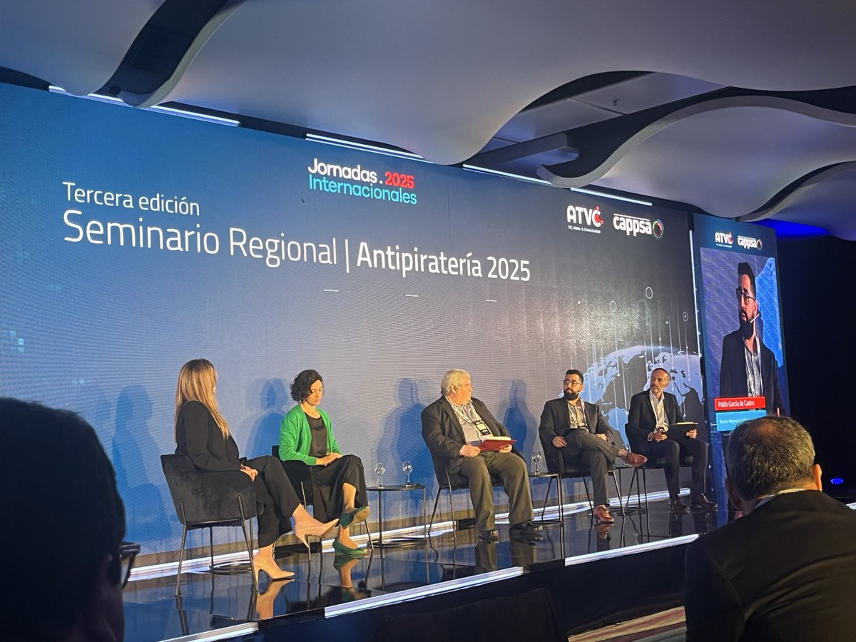 🇦🇷 Durante la apertura de las #JornadasInternacionales 2025 tuvo lugar el Seminario Regional Antipiratería, un espacio de diálogo público-privado para debatir a conciencia sobre la urgencia y las estrategias para combatir de manera efectiva el flagelo de la #piratería.