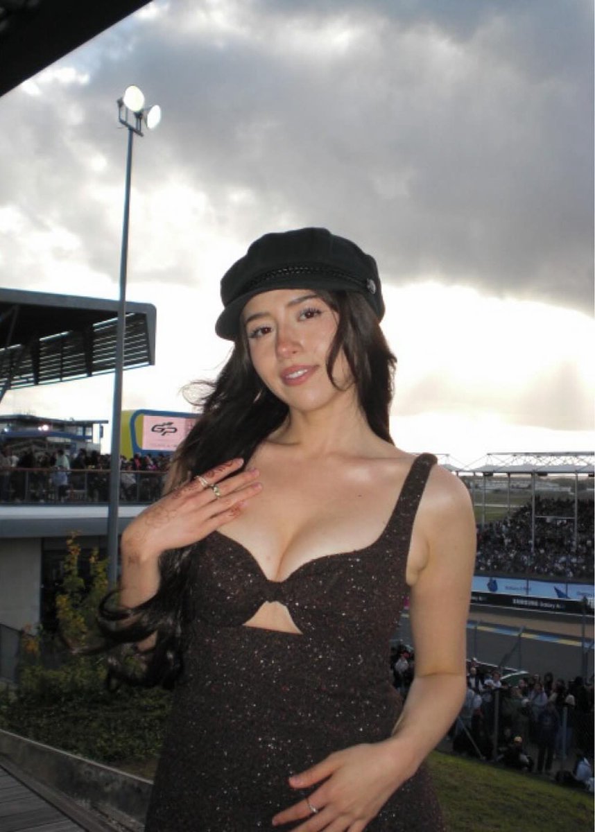 MidgetSpinner0's tweet image. P0ki looking good with the girls out