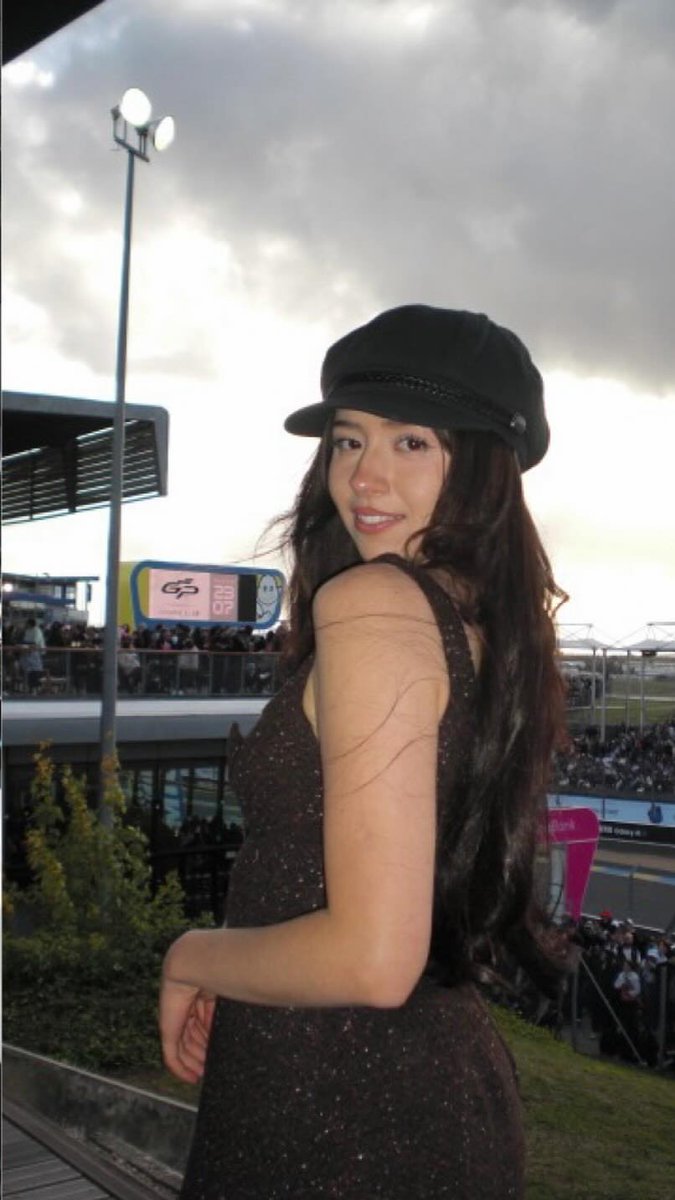 MidgetSpinner0's tweet image. P0ki looking good with the girls out