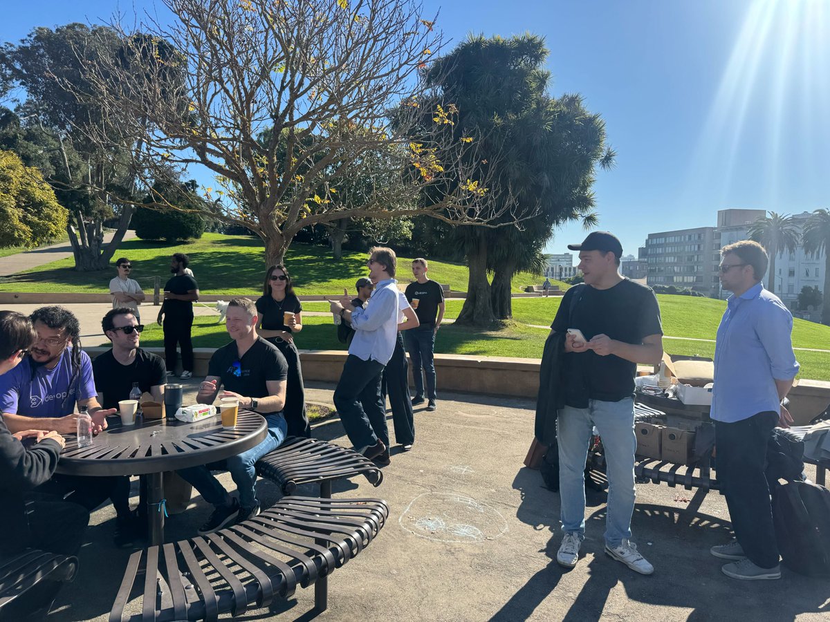 vmelnikova_en's tweet image. We (@inazarova and I) just wrapped up our devtool founder picnic for #SFTechWeek
Initially I wanted to do something super intimate — 8 founders tops. There was so much demand that I had to push the attendance limit a few times, and we landed at 52 confirmed RSVPs, and about 20…