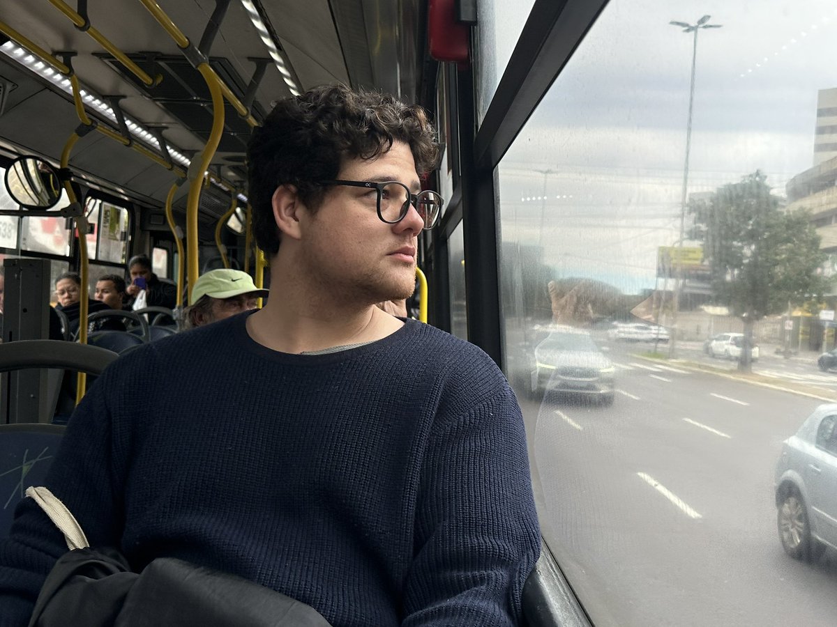 briozinski's tweet photo. amo fotografar meu namorado🤏 https://t.co/GtQHS3xn2x