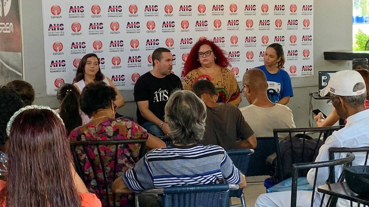 UJCdeCuba's tweet photo. 🏘️ El protagonismo ha sido en centros educativos, barrios y comunidades. Explicaron que artistas jóvenes llevan lo mejor de su creación a estos espacios, acercando el arte al pueblo.🎭 
@m https://t.co/WPTFWU4BFn