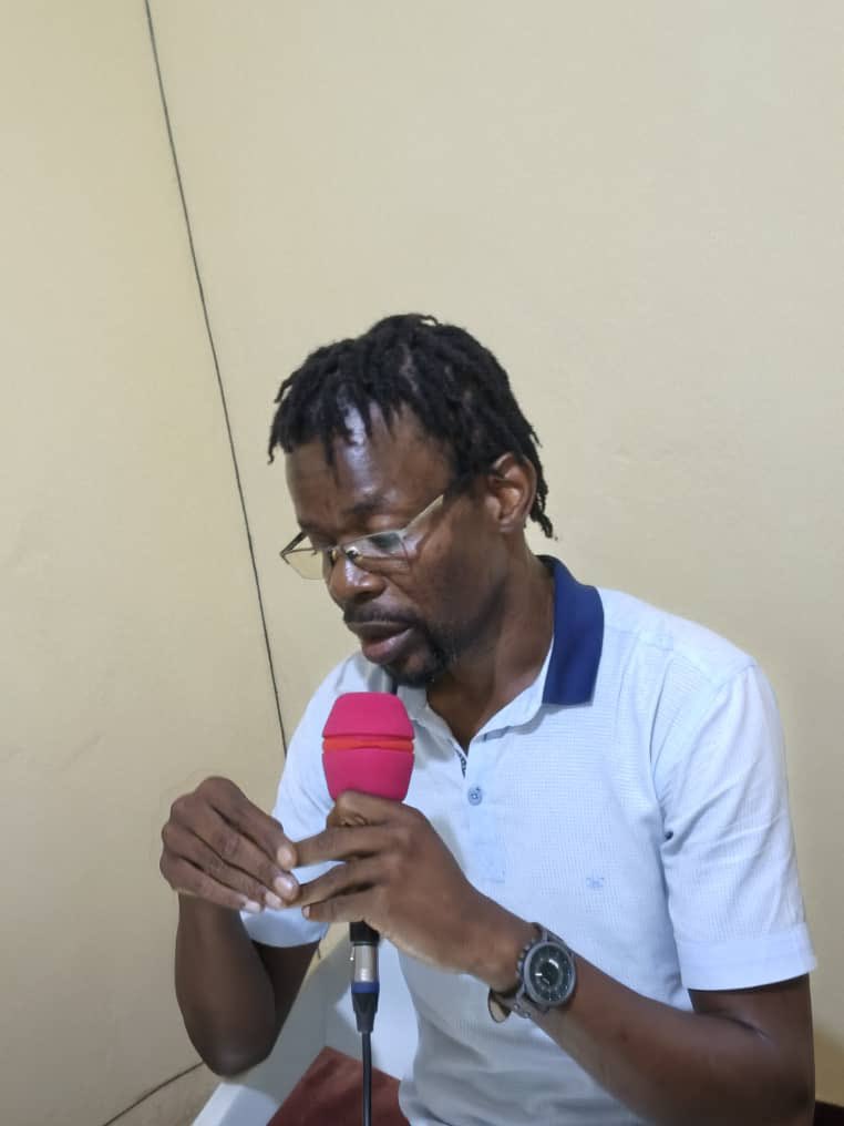 ONG_MIDJ's tweet photo. Retour en images de la session radio du lundi 06 Octobre. Nous rappelons que le thème n’a pas changé ! Sensibilisation des jeunes et des femmes pour une élection participative et apaisée ! Ici c’est #Yakro !
@macei_ci 
#JeunesseEnAction
#Jeunes #femmesfortes
#ÉlectionsApaisées https://t.co/ICVBUTaOcf