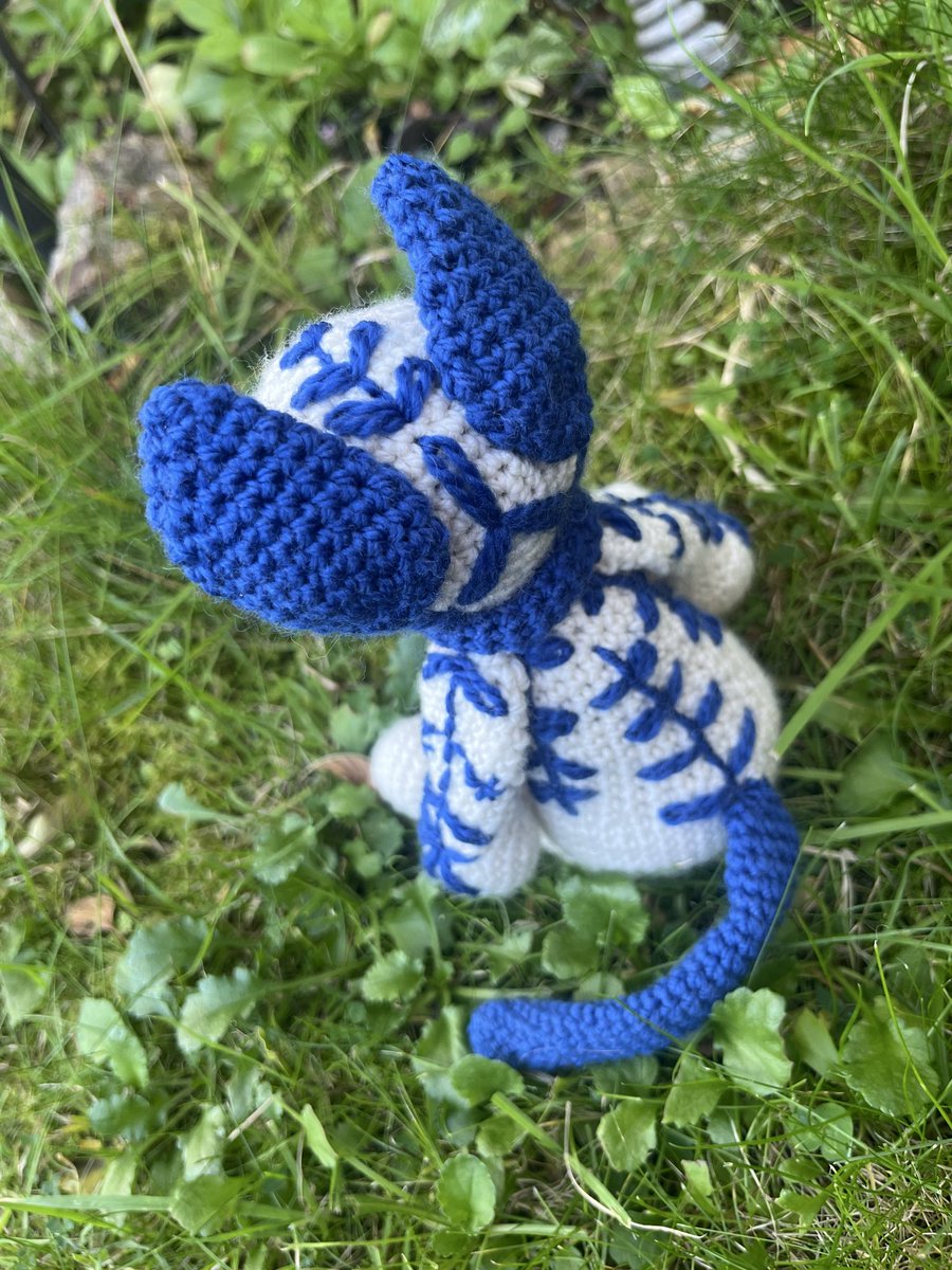 NatCBrooks's tweet photo. Really fancied having ago at one of the new Figurine @toft_uk patterns🪡🧶 So here’s Moira the Cat Figurine 🥰🐾🐈⬛ Swapped the Sapphire wool up for Blue as it’s much brighter!🩵💙
#craftynat83 #lovecrocheting❤️ #kerrylord #edwardsmenagerie #edsanimals #toftuk #moirathecatfigurine https://t.co/n455ekzGkP