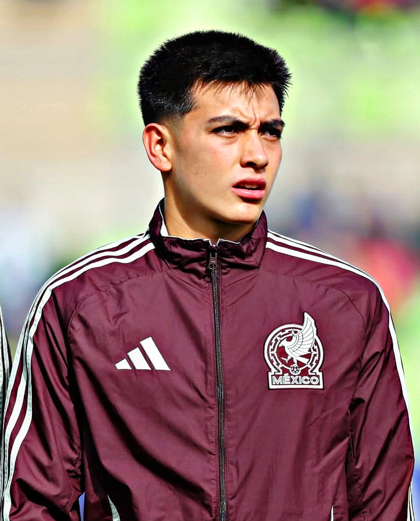AllFutbolMX's tweet photo. 🚨🇲🇽 CONFIRMED: Gilberto Mora will NOT play the U17 World Cup. 

The 16-year-old will be part of Mexico’s senior squad for the November friendlies against Uruguay and Paraguay! 🇺🇾🇵🇾🏆

Via @ClaroSports - @JoeMorales_10 https://t.co/ydHgcoTmR0