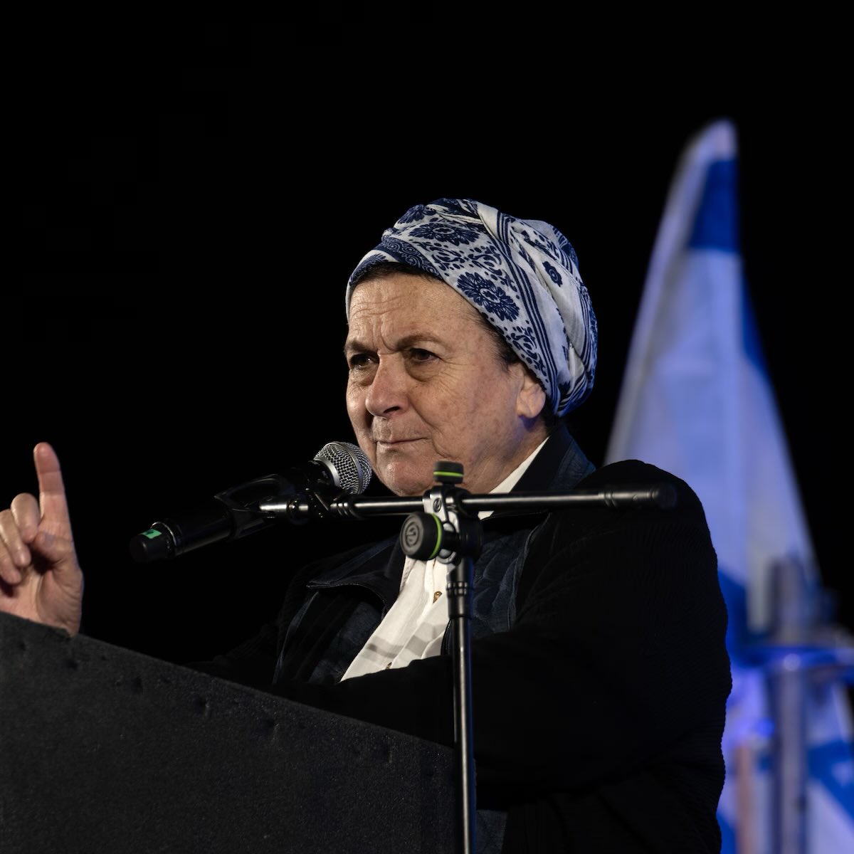 Dit is het gezicht van pure kwaadaardigheid. 😈 7 oktober - twee jaar later.