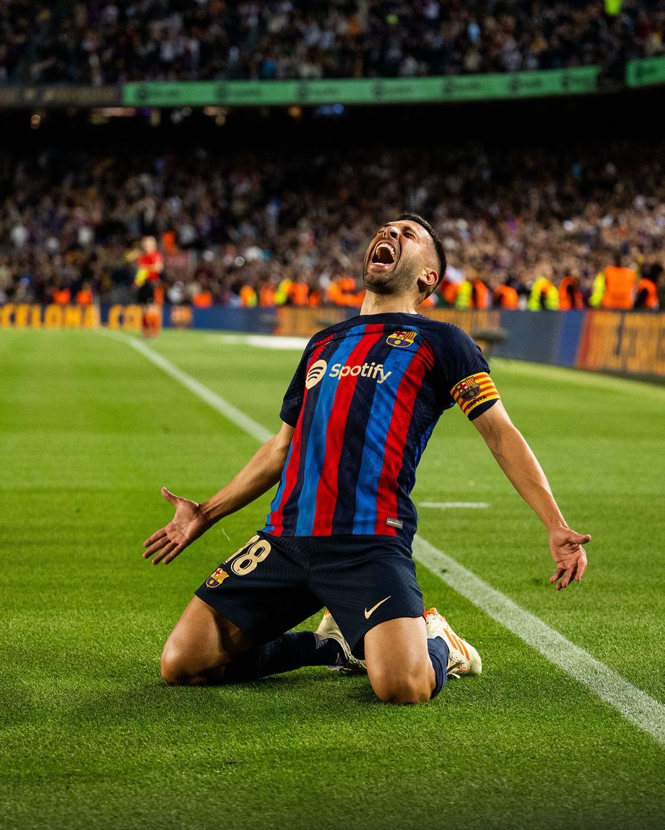 ظهير استثنائي قل نظيره.
خلّد اسمه في سجلات تاريخ برشلونة.
شكراً على كل ما قدّمتَه لنادينا ولكرة القدم قاطبة!