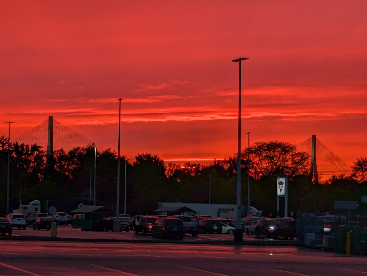 GitteTalk's tweet image. West Windsor had a FABulous super RED sunset tonight! What an amazing gorgeous sky, set against the 2 towers of our new Int&apos;l Bridge. 
#red #sky #Windsor #RedSky