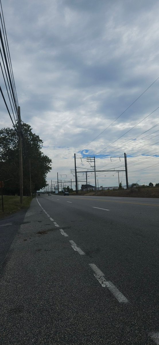 Drakester49's tweet image. A cloudy day today. This is one of my favorite pictures I took today. #weather #Cloudy