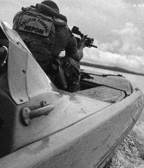 Minha mão esquerda
...precisa
...certeira 
... imbatível 
...o melhor 🫡