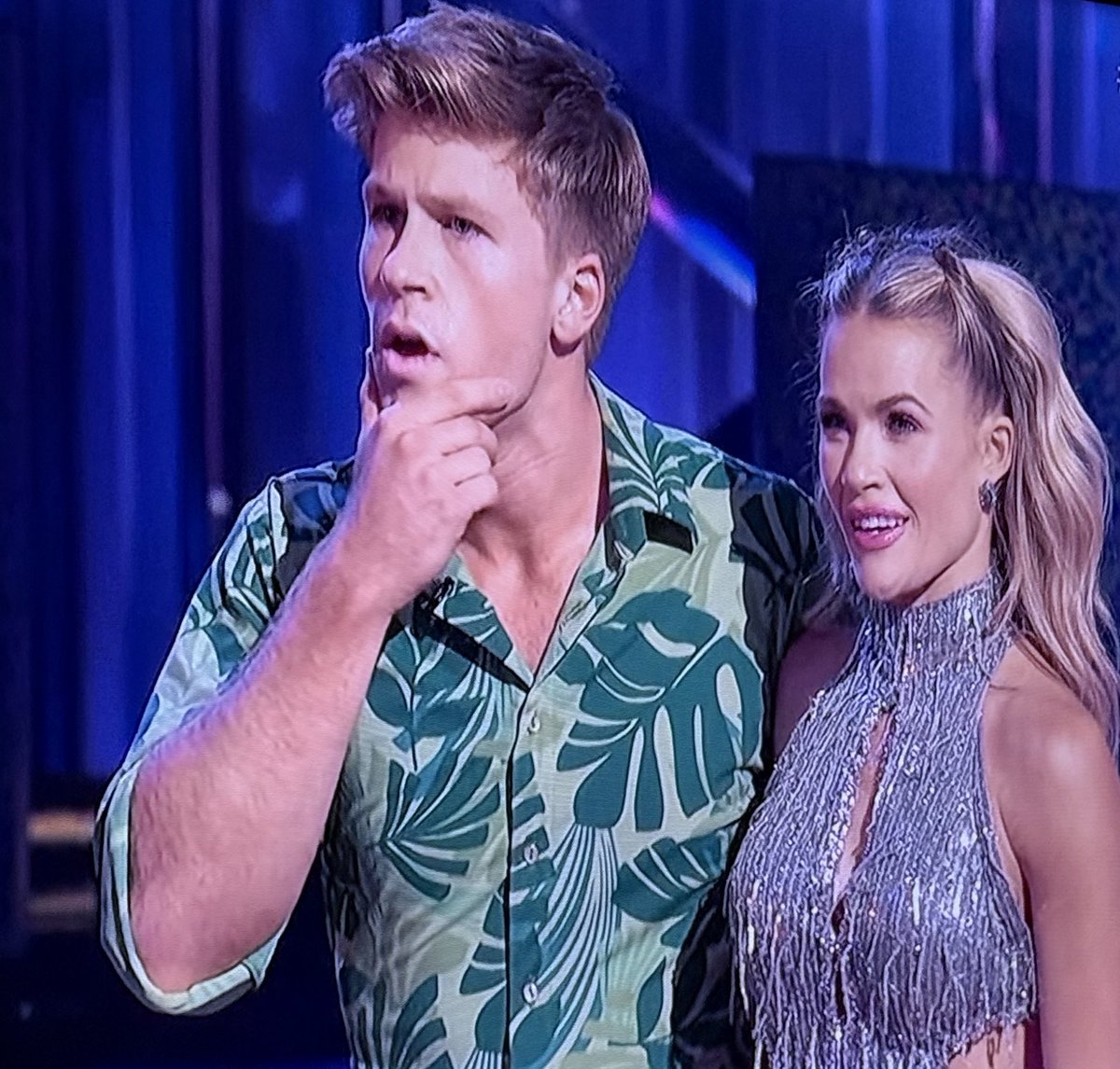 bbfangirlwrld's tweet image. Robert listening to critiques like he is listening to slam poetry #dwts