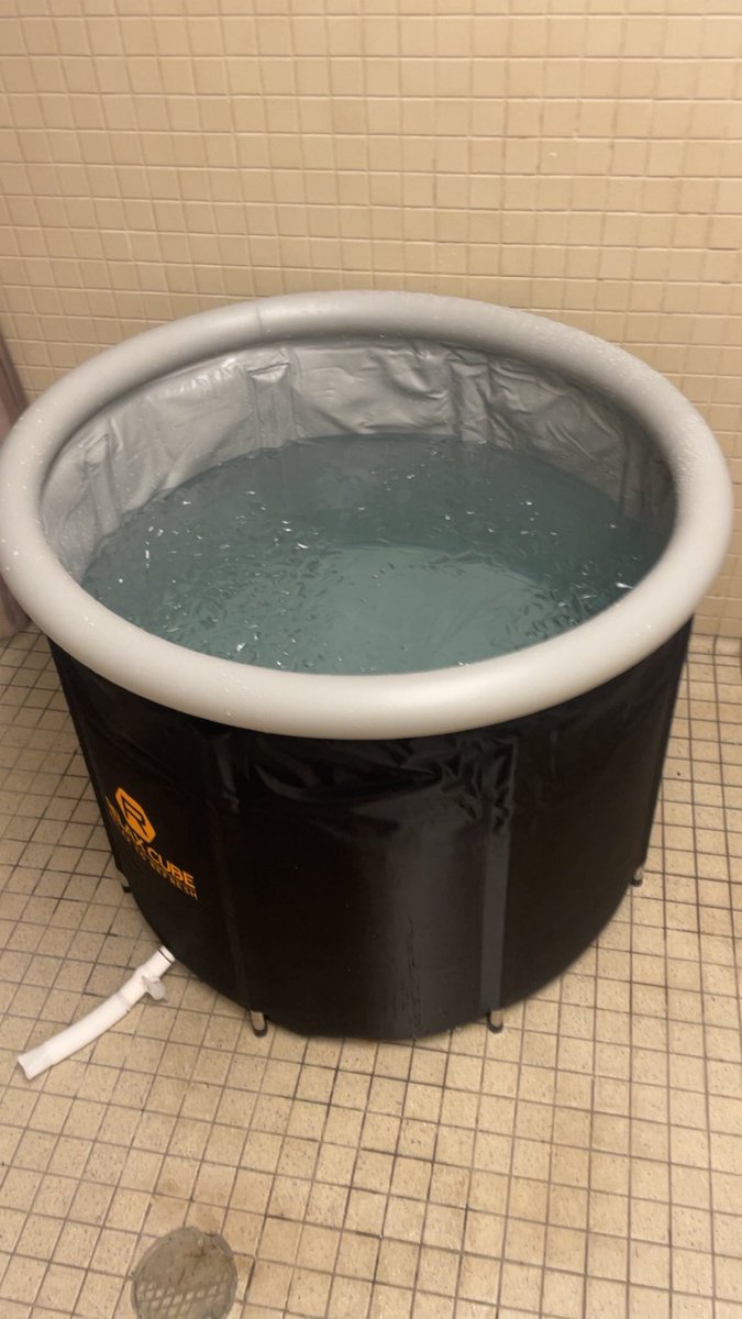 FootballWNHS's tweet image. It’s a grueling season… RedHawk players refueling and refreshing with Gatorade daily (thank you to our great managers), peanut butter(not pictured), now we’ve got a few Cold Pods for sore muscles. Get better daily!!! #HammerOn @Gatorade