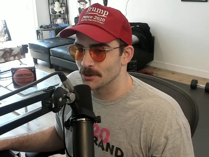 PamphletsY's tweet photo. 🚨🇺🇸 BREAKING — Conservative Streamer Hank Pecker Electrocuted His Dog for Being Gay. https://t.co/cHLVz2R5rI