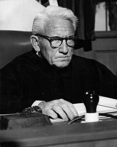 Michael95494331's tweet image. #SpencerTracy 

“You put your trust in guys like this and Hector here.   Not the most dependable of God’s creatures.”