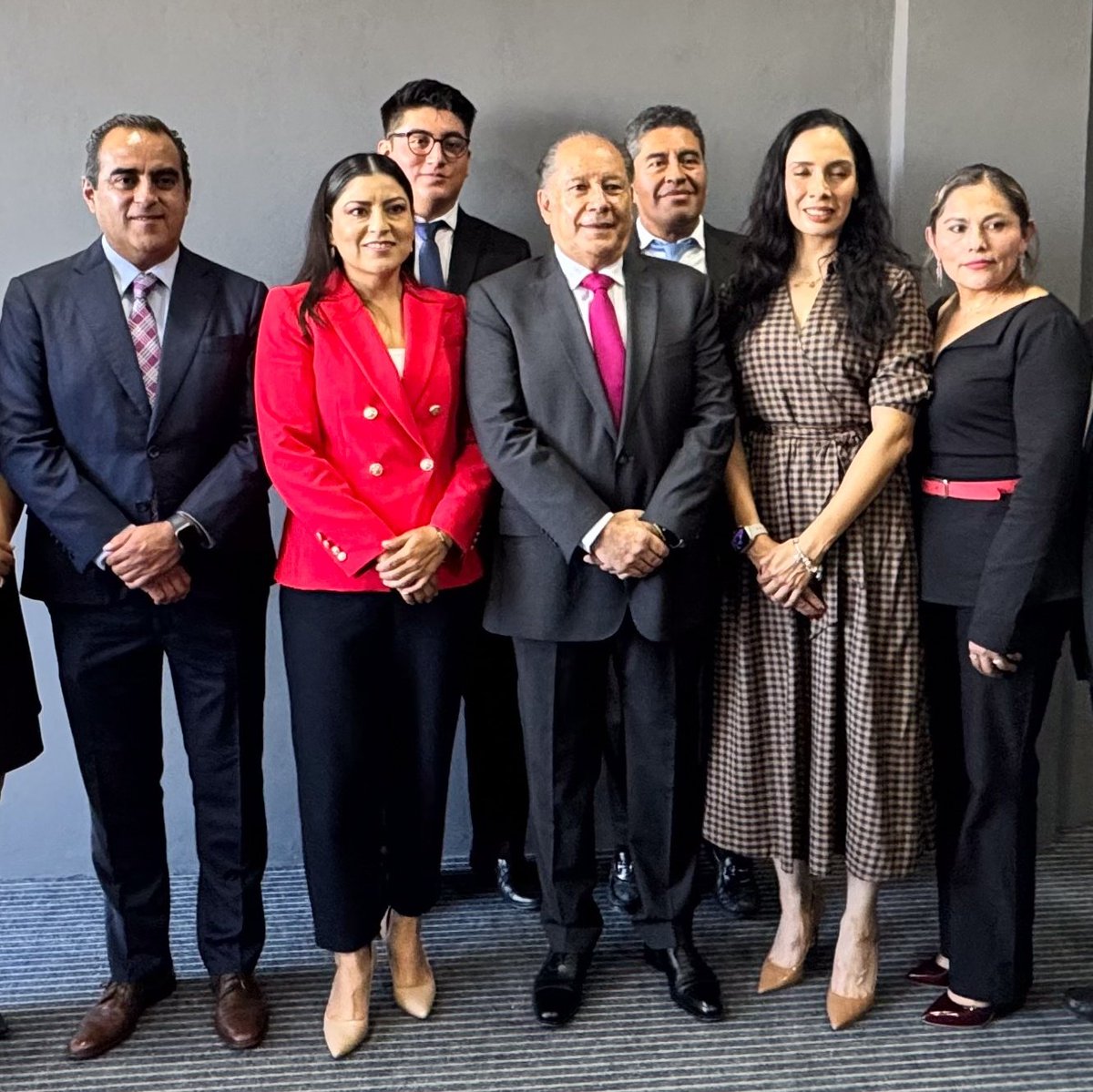 🎉 ¡Felicidades, querido <a href="/alfredo_vr1/">Alfredo Velázquez Romero</a>, por tu 1er Informe de Gobierno ante el gran pueblo de #Tepeaca! 🇲🇽 Tu compromiso se ve reflejado en cada acción y en los resultados que hoy compartes con orgullo. Me honra trabajar codo a codo contigo y con mi compañero <a href="/MauCespedesP/">Mauricio Céspedes</a> por el