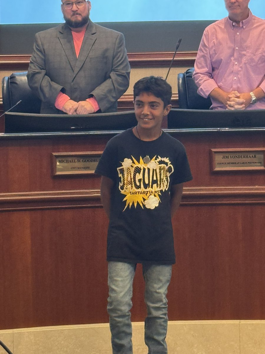 sms_jaguars's tweet photo. Thank you, Sugar Land City Council, for inviting our students to lead the pledges tonight. Congratulations to Ansh Chandrana and Alexandra Barreto for doing an amazing job—your leadership makes SMS proud! 🖤💛 https://t.co/PtO81IgQod