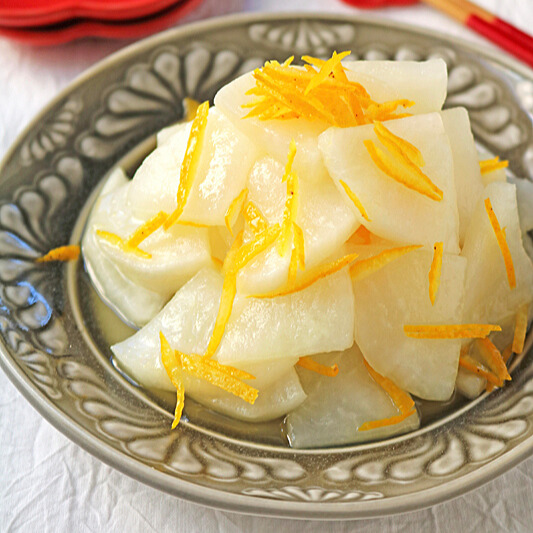 ManoaGroup's tweet image. 🥢 Refreshing Yuzu Daikon Pickle
A winter staple — crisp daikon radish pickled with fragrant yuzu 🍊
x.gd/ktf4C
#EasyJapaneseRecipes #JapaneseRecipes #JapaneseFood #Washoku #HomeCooking #EasyRecipes #ManoaGroup