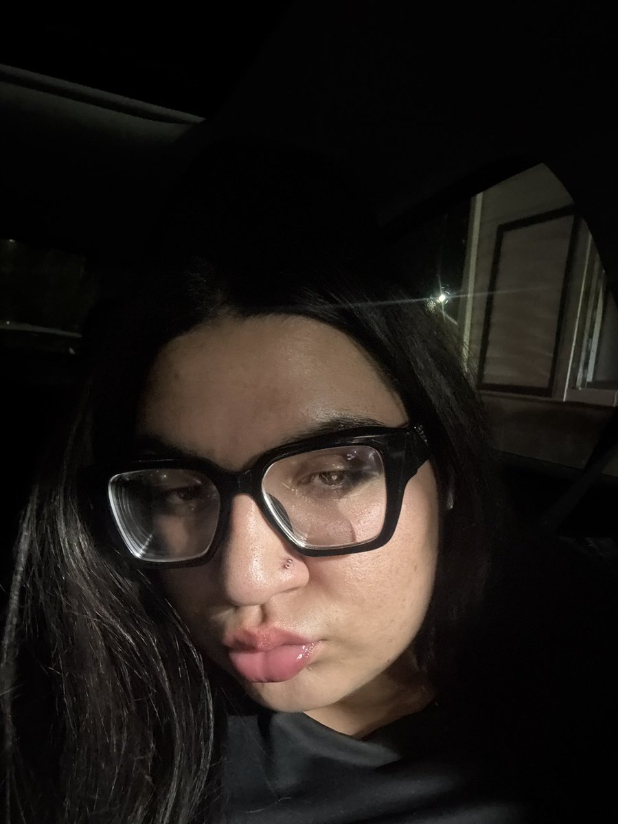 msfeez's tweet image. an evil ass bitch supposedly