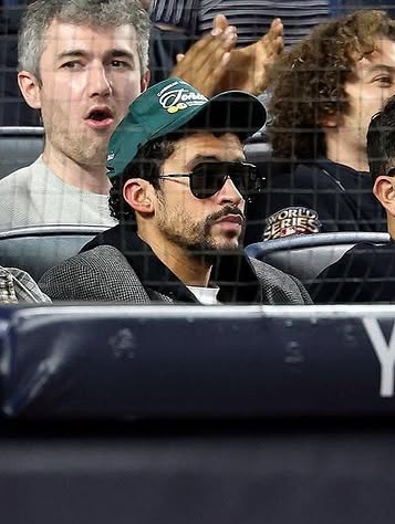 keiveiec's tweet image. Bad Bunny en el Yankee Stadium ⚾