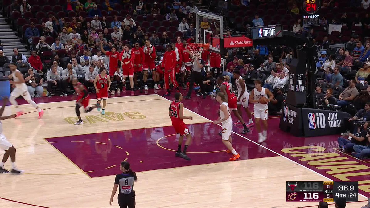 Jevon Carter gives us the lead with 38 seconds left!

@nextlevel_03 | @CHSN__ 