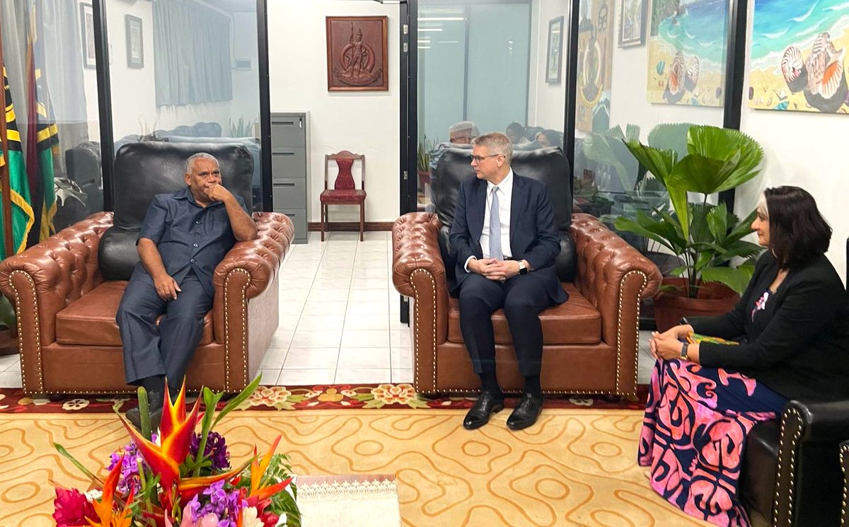 UNFPA Pacific Director, Bidisha Pillai, &amp; UNRC, Dirk Wagener are honored to call on H.E, Prime Minister, Jotham Napat during their visit to Vanuatu. The high-level meeting reaffirmed the commitment of the UN system to Vanuatu's development journey.
#UNFPAPacific #Vanuatu