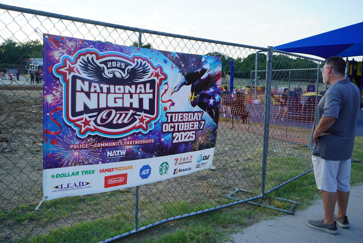 ChiefArlington's tweet image. Thank you to everyone who participated in #NationalNightOut today!

We had more than 200 NNO parties across #ArlingtonTX, which proves this is a community that wants to be involved and wants to engage with us. 

Building relationships is how we build a safer, stronger city.