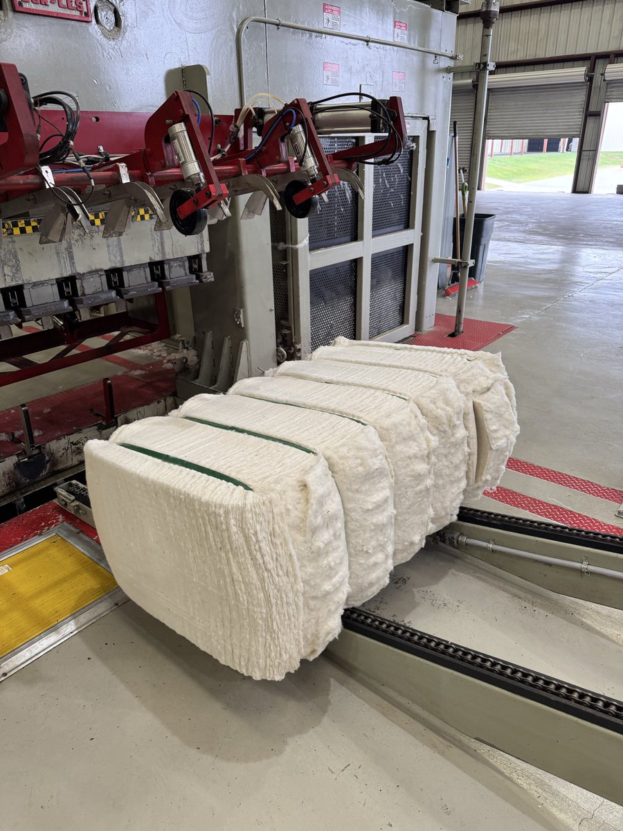 ronlee1975's tweet image. A little perspective. Posted this on my Facebook page and it got a good deal of interaction so thought I might do the same here on the Twitter. 

First day of Year 31 at McCleskey Cotton Company, ironically on World Cotton Day.

Posted this picture on my Instagram story and a…