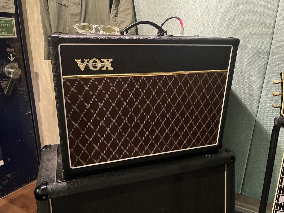 10/11個人企画は最近買ったVOX AC15のデビュー戦でもあります。
(多分マイク立てるけど)生音かつ独特の形のエルプエンテで15Wでどこまで戦えるか興味深いです。
実際はこれ本当に15Wか？と思うくらい音デカいです。でも本当の15Wはこれくらいなんでしょう。